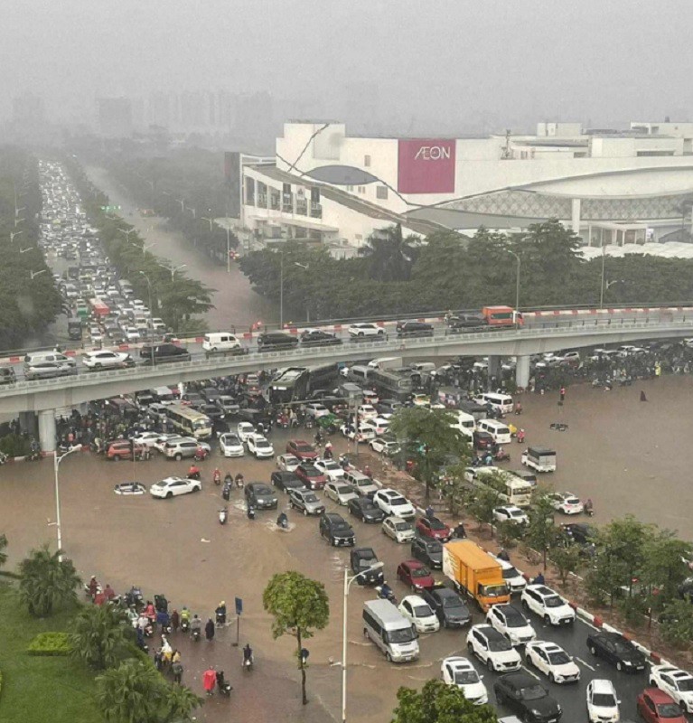 Ngã tư Aeon Mall Long Biên cứ mưa là ngập, chuyên gia lý giải nguyên nhân - 1