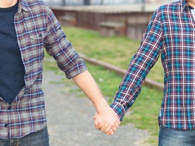Quan hệ đồng giới với nhiều người, thanh niên ”dính” cả HIV và giang mai ác tính