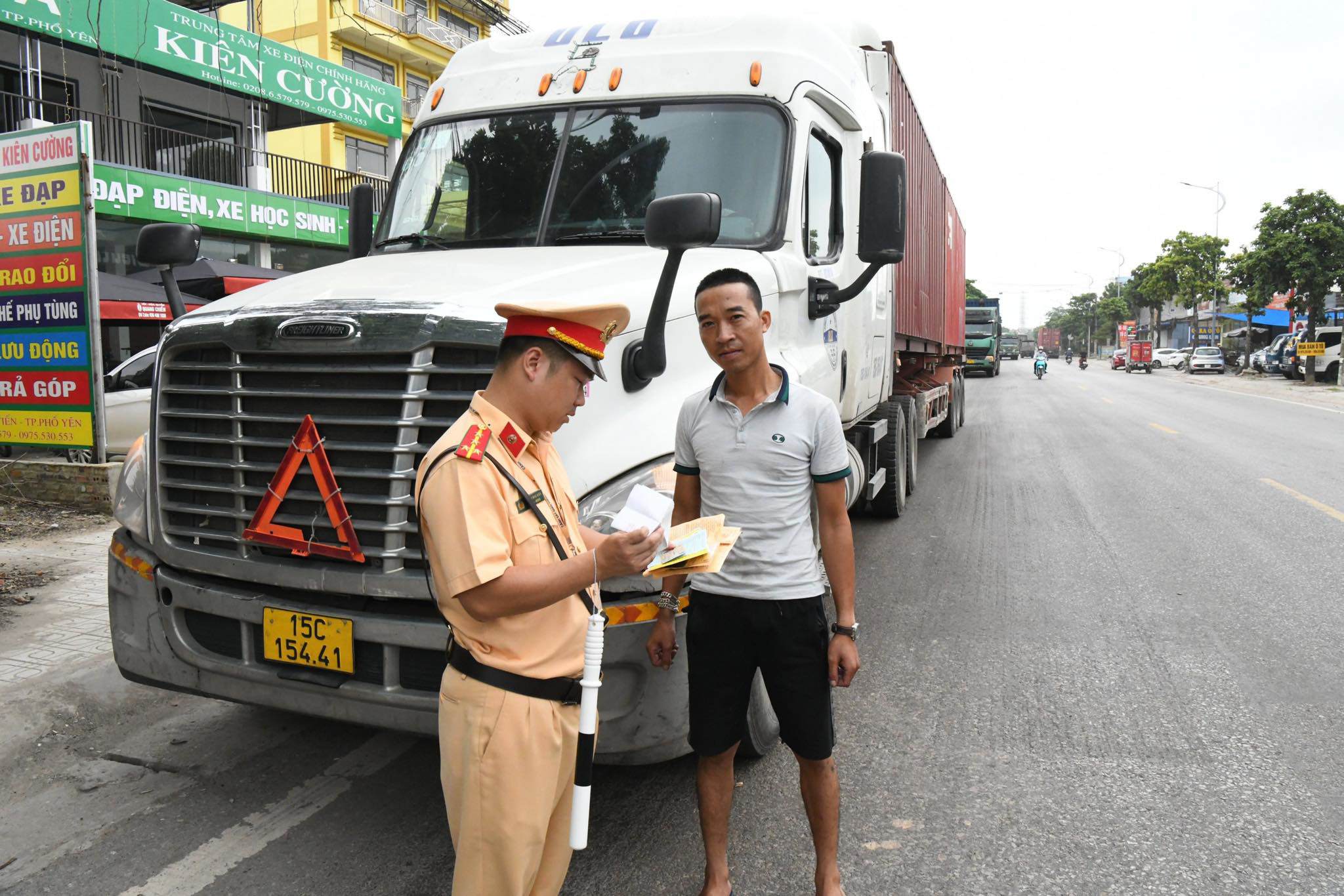 Gần 6.000 vụ tai nạn liên quan đến xe kinh doanh vận tải trong 18 tháng - 1