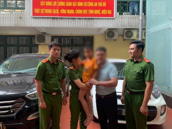 Vụ giải cứu cháu bé 7 tuổi bị bắt cóc ở Long Biên, Hà Nội: Các chú Công an đã sinh ra cháu lần thứ 2 - 1