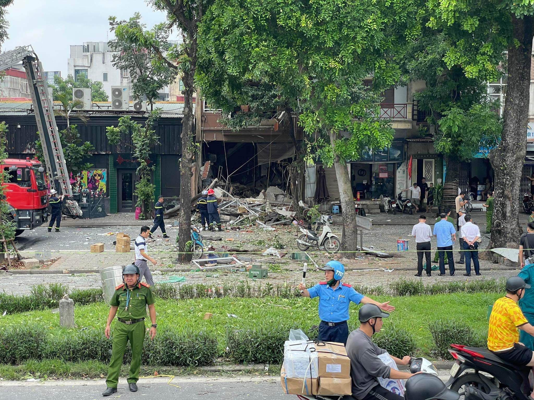 Hà Nội: Nổ lớn tại cửa hàng ăn trên phố Yên Phụ - 1