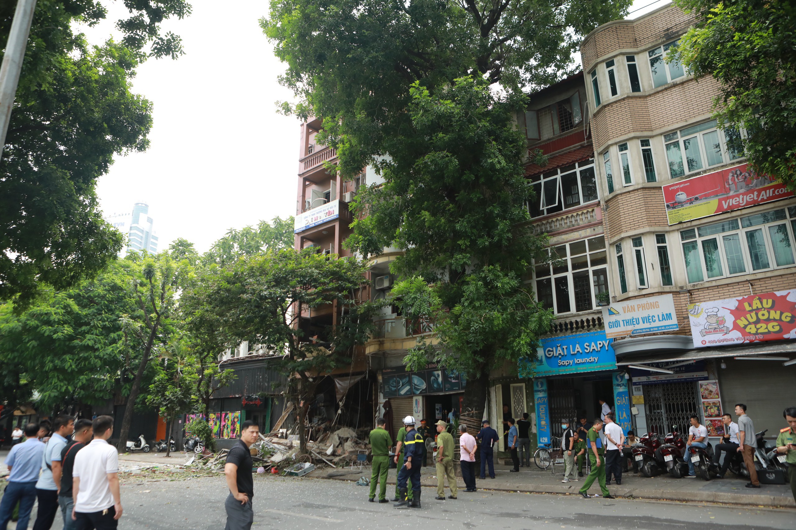 Hiện trường tan hoang sau vụ nổ lớn ở Hà Nội - 1