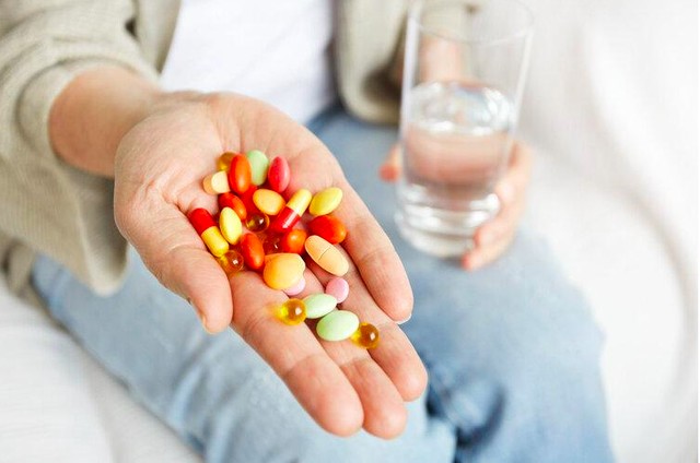 Bổ sung thừa 2 loại vitamin này có thể gây ngộ độc, ảnh hưởng nghiêm trọng đến gan, thậm chí tử vong - 1