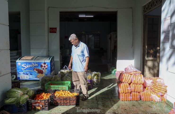 Một ngày làm việc của &#34;anh nuôi&#34; muông thú 30 năm qua ở Thảo Cầm Viên - 1