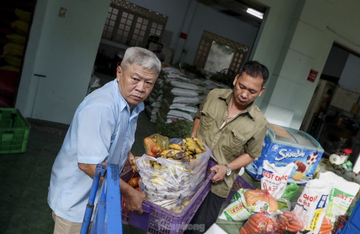 Một ngày làm việc của &#34;anh nuôi&#34; muông thú 30 năm qua ở Thảo Cầm Viên - 8