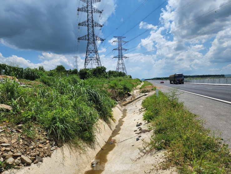 Cận cảnh &#39;rốn lũ&#39; trên cao tốc Phan Thiết - Dầu Giây - 6