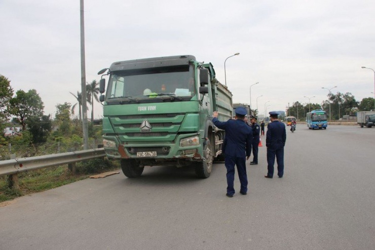 Bộ GTVT lý giải việc bỏ quy định cho phép thanh tra giao thông dừng xe - 1