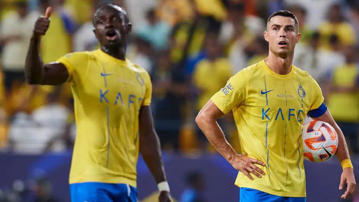 Rộ tin Ronaldo mâu thuẫn Mane, 2 "chúa sơn lâm" tranh lãnh địa ở Al Nassr