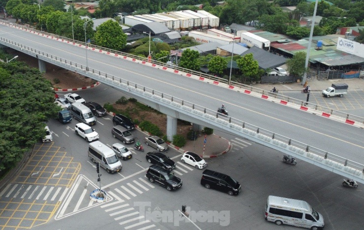 Cận cảnh &#34;điểm đen&#34; ùn tắc nút giao Cổ Linh - Đàm Quang Trung, nơi chuẩn bị xây hầm chui - 3