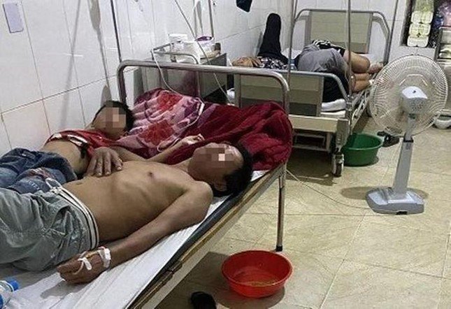 8 người ở Hà Tĩnh bị ngộ độc sau khi ăn tiết canh - 1