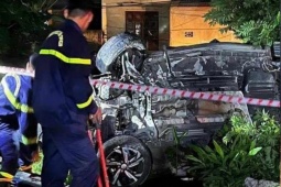 Ô tô chở 9 người bị xe hỏa đâm Lúc thông qua lối sắt