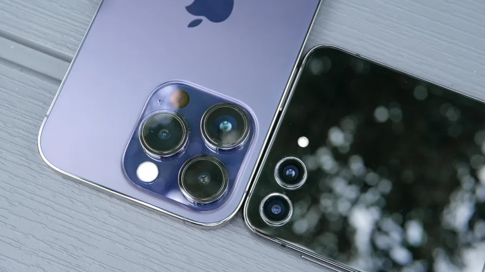 Liệu iPhone 15 Pro có sánh kịp Galaxy Z Flip 5? - 5