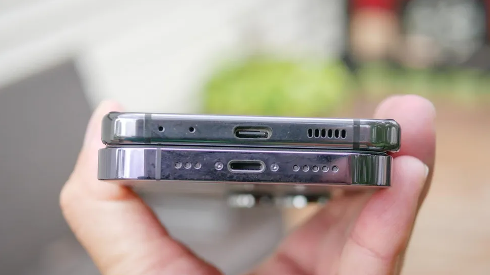 Liệu iPhone 15 Pro có sánh kịp Galaxy Z Flip 5? - 4