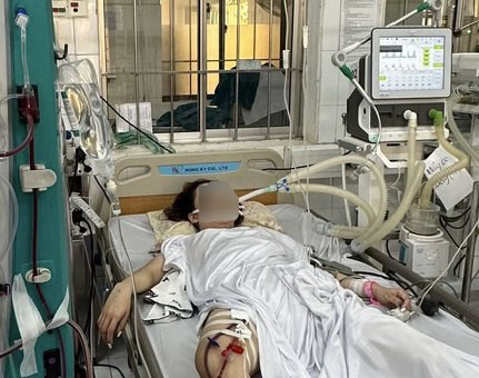 Ngộ độc rượu sau cuộc nhậu, hai dì cháu nhập viện, phải thở máy - 1