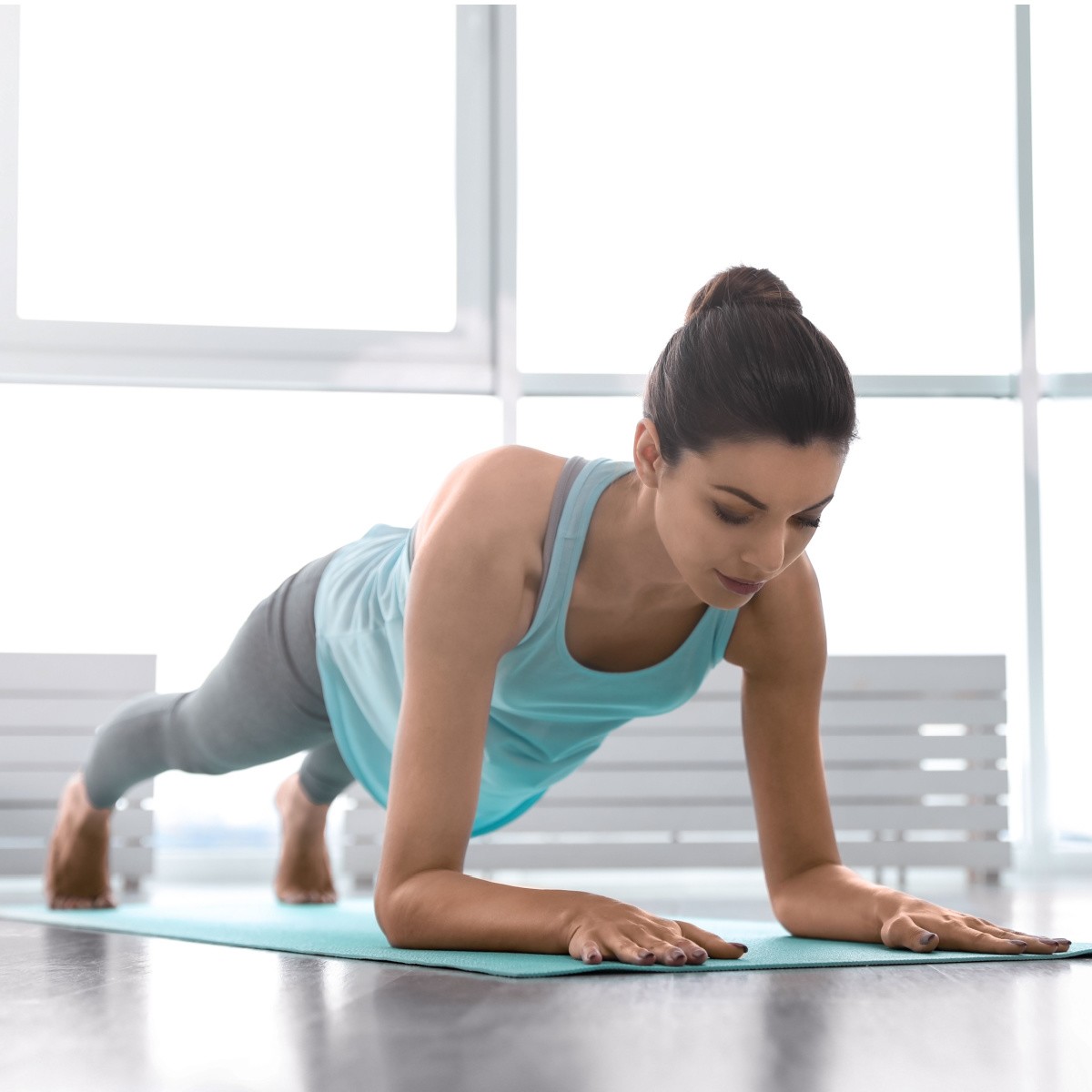 3 động tác yoga cơ bản nhưng giúp nắn chỉnh dáng đẹp, cơ thể dẻo dai - 1