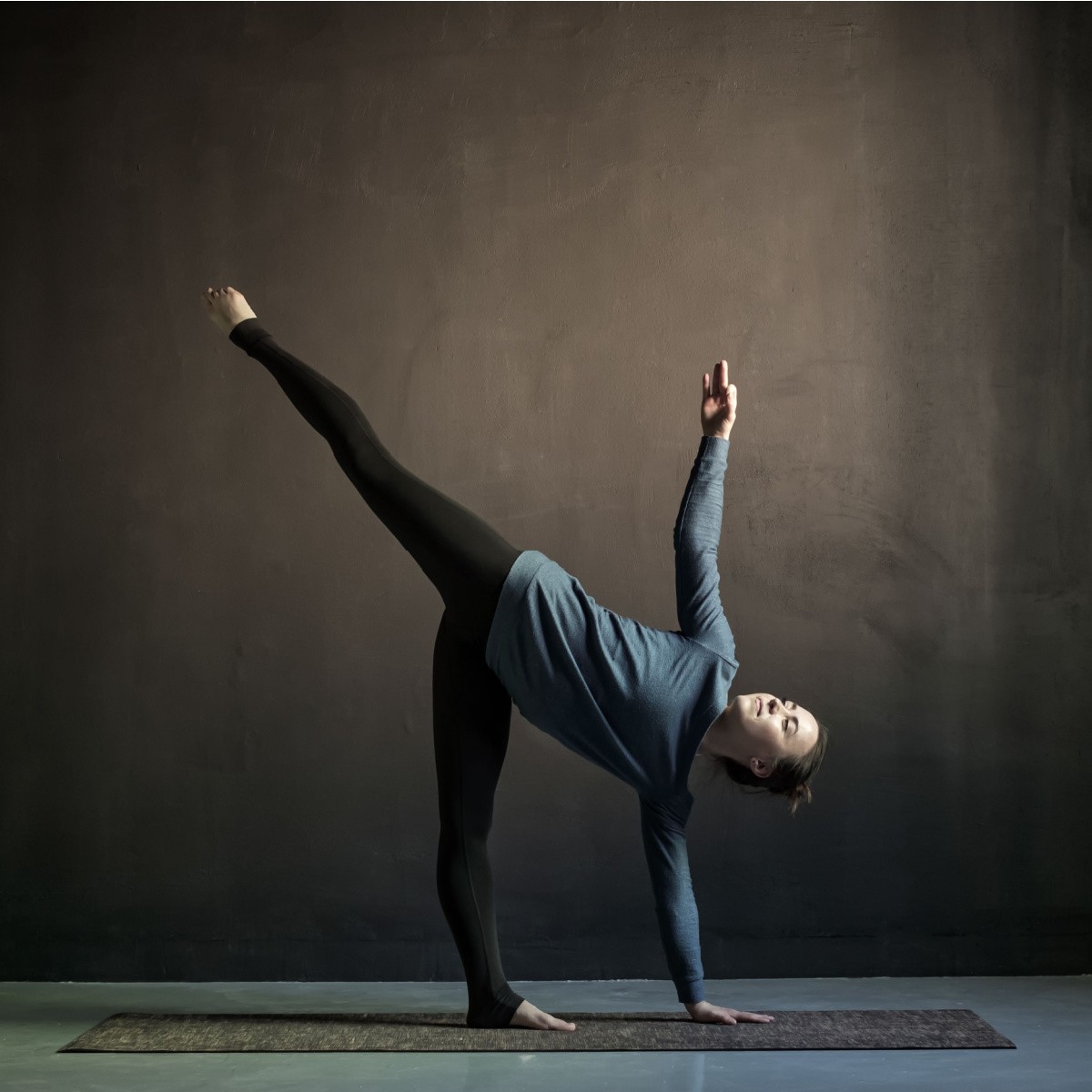 3 động tác yoga cơ bản nhưng giúp nắn chỉnh dáng đẹp, cơ thể dẻo dai - 3