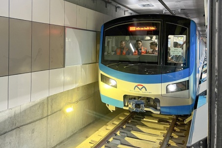 Lần trước tiên, metro số 1 chạy test toàn tuyến sau rộng lớn 10 năm khởi công