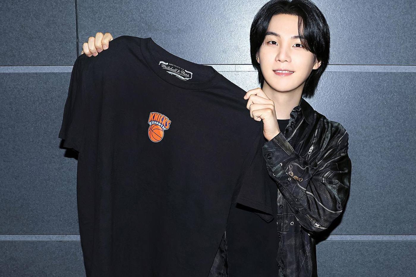 BTS Suga tiết lộ sự hợp tác tại NBA với Mitchell & Ness - 1