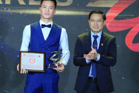 Trao giải V-League Awards: Hoàng Đức xuất sắc nhất, vinh danh CLB Công an Hà Nội