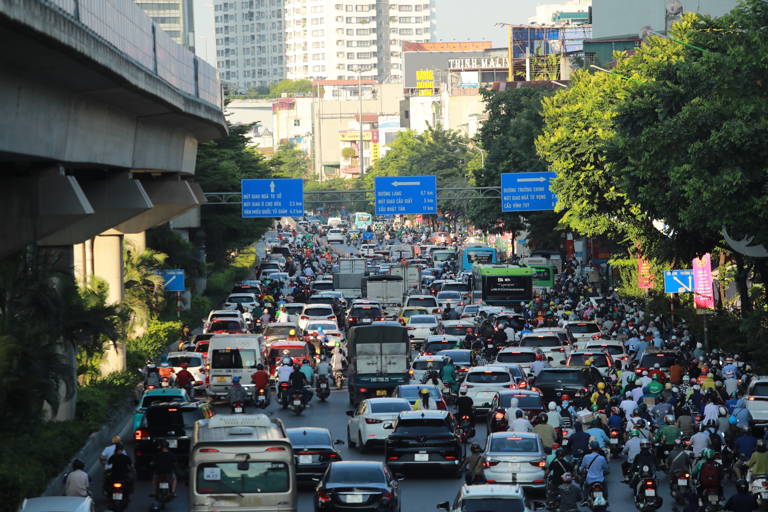 Người dân ùn ùn về quê nghỉ lễ 2/9, tắc đường muôn nẻo ở Hà Nội, TP.HCM - 12