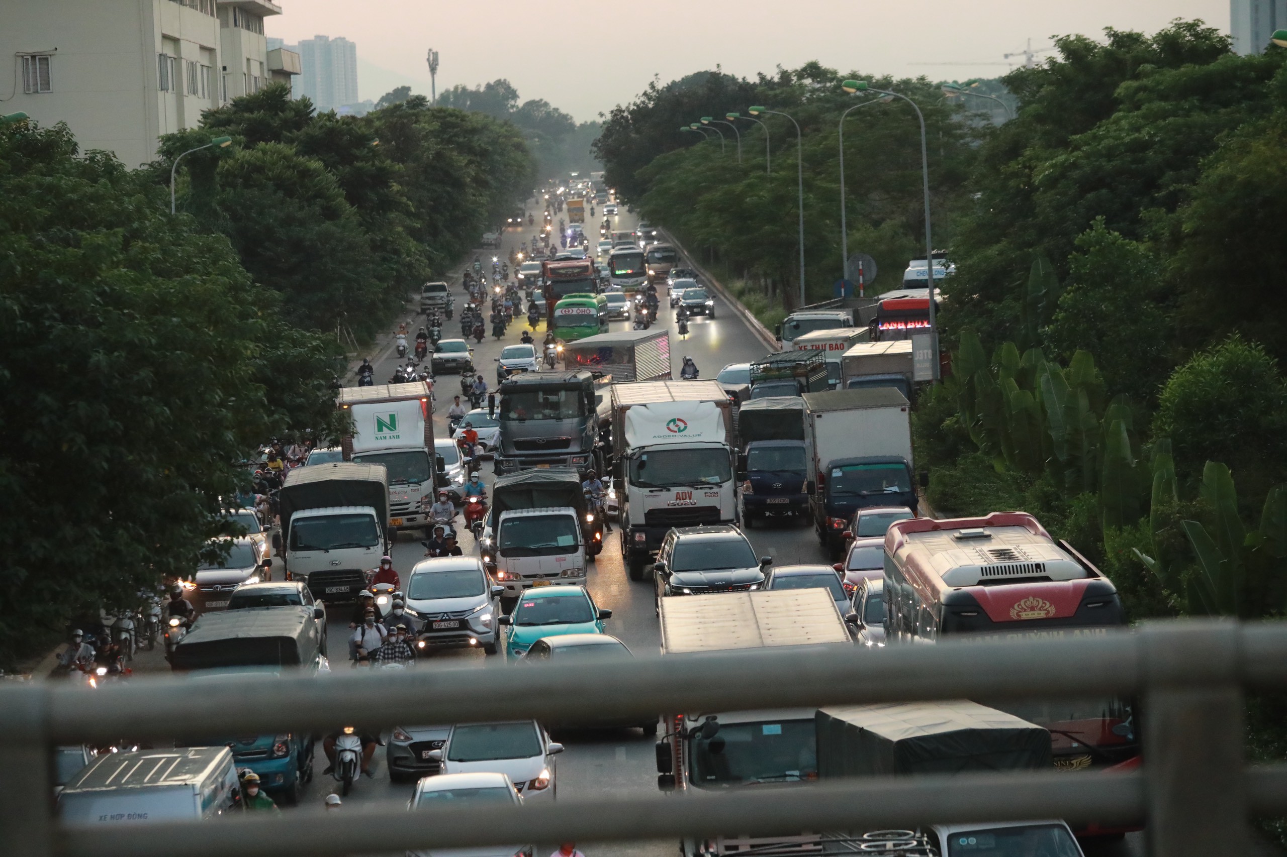 Người dân ùn ùn về quê nghỉ lễ 2/9, tắc đường muôn nẻo ở Hà Nội, TP.HCM - 24