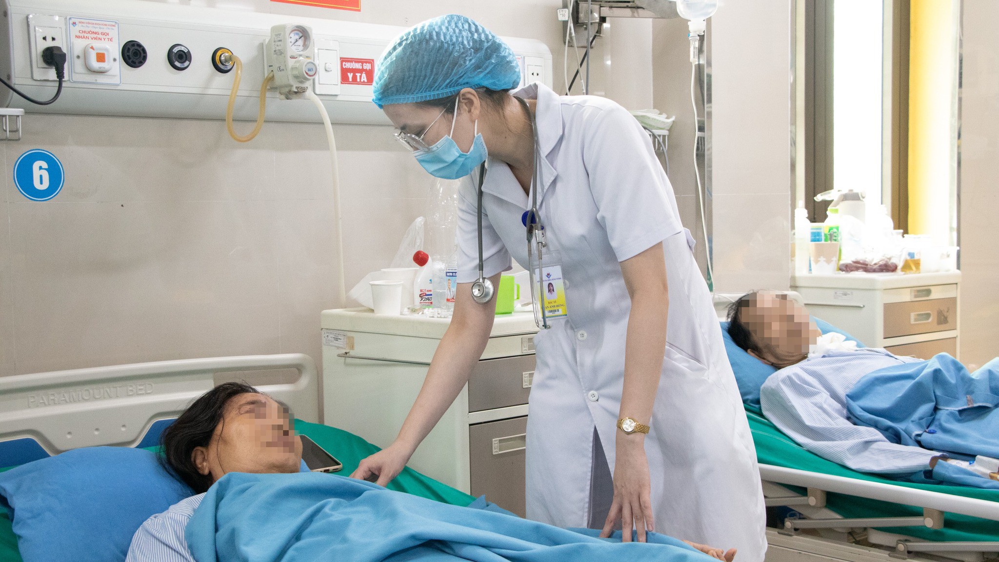 Tự chữa zona ở nhà bằng dầu, người phụ nữ nhập viện cấp cứu - 1