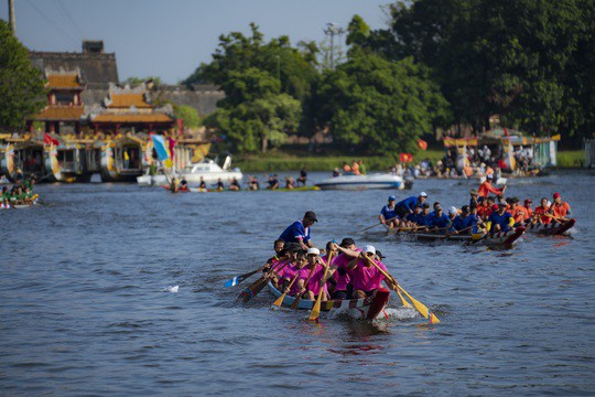 Sông Hàn, Sông Hương đông nghẹt người xem đua thuyền - 16