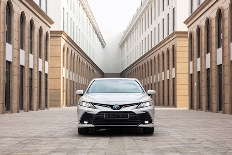 Giá xe Toyota Camry niêm yết và lăn bánh tháng 9/2023 - 3