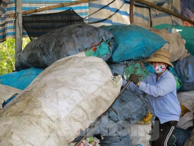 Cuộc sống mưu sinh của người dân tại ‘thủ phủ’ phế liệu nhựa ven đô Hà Nội