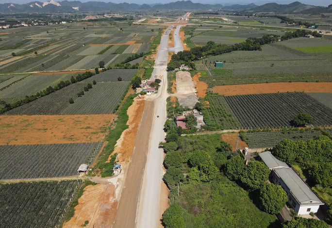 Cận cảnh tuyến đường Đông - Tây 23 km trị giá gần 2.000 tỉ đồng - 10