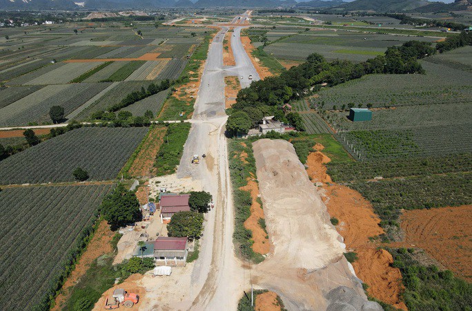 Cận cảnh tuyến đường Đông - Tây 23 km trị giá gần 2.000 tỉ đồng - 11