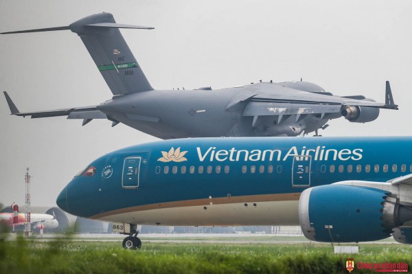 Vận tải cơ C-17 của Mỹ tới Hà Nội - 5