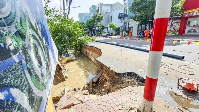 Nguyên nhân đường ở Quy Nhơn bất ngờ sụt lún &#39;nuốt chửng&#39; cây xanh, trụ điện - 2