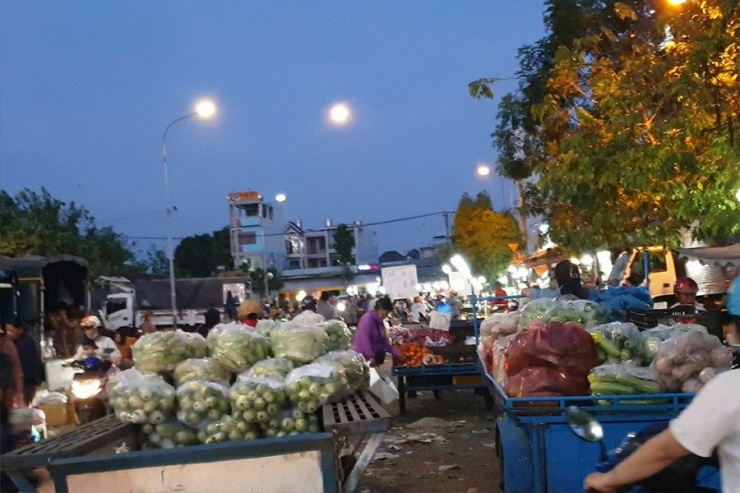 ĐIỀU TRA: Trật tự đô thị &#39;làm luật&#39; người bán hàng rong - Bài 1: Biết bị &#39;làm luật&#39; nhưng không dám tố cáo - 2