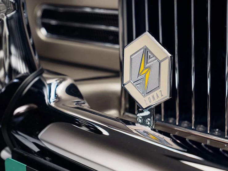 Xe siêu sang Rolls-Royce Silver Cloud II đời 1960 được đại tu thành xe điện - 5