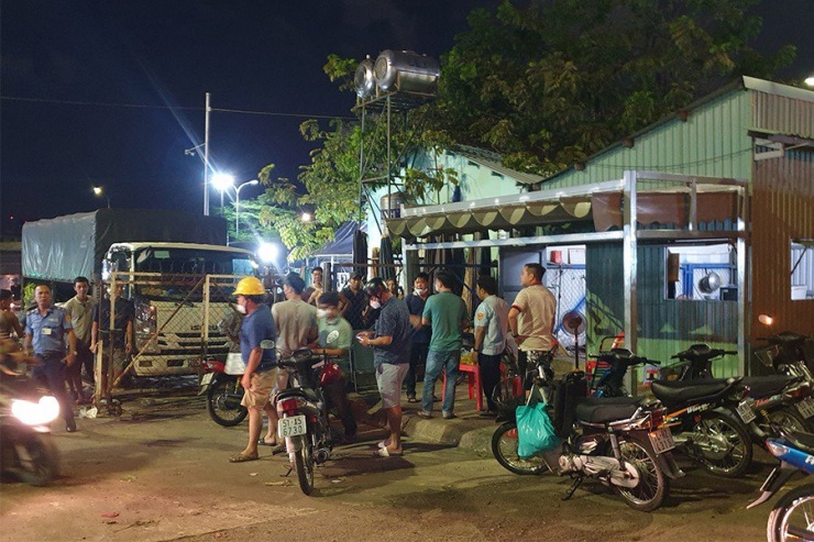 Trật tự đô thị &#39;làm luật&#39; người bán hàng rong - Bài cuối: Cận cảnh việc nhận tiền người vi phạm - 3