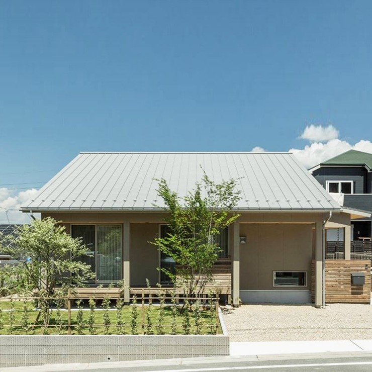 Một căn nhà cấp 4 nhỏ xinh, hiện đại và đủ công năng là mơ ước của rất nhiều cặp vợ chồng trẻ. Căn nhà gỗ này của một gia đình trẻ 3 người ở Nhật Bản đã nhận được rất nhiều lời khen ngợi và ngưỡng mộ.
