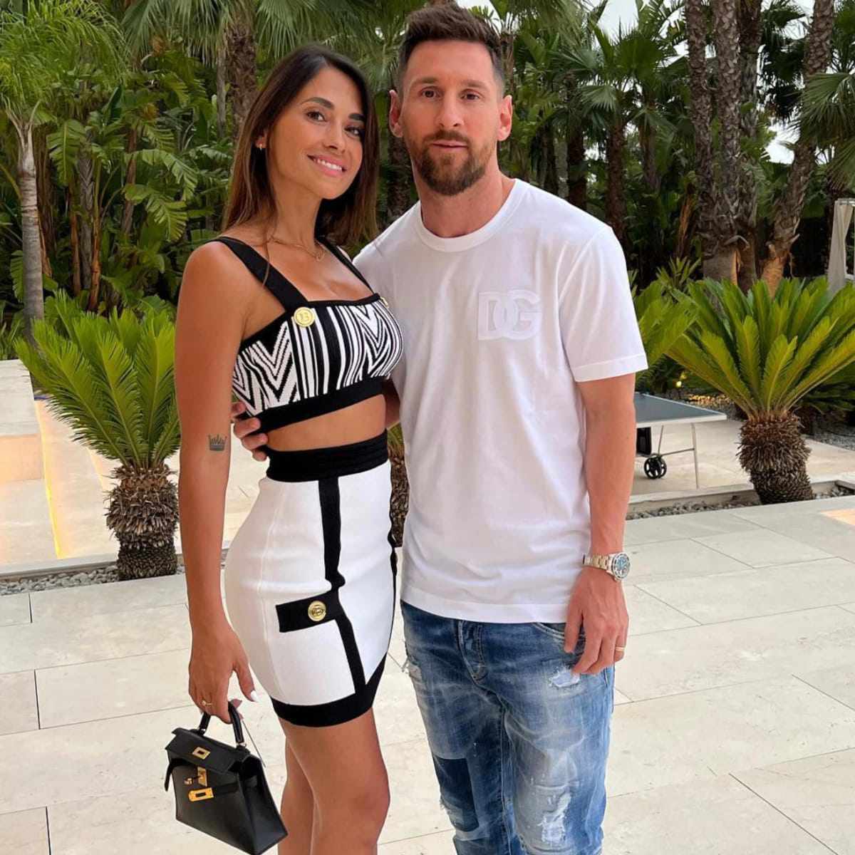 Lionel Messi’s Wife Stuns in a Revealing Outfit at an Event, Prompting a Heartfelt Gesture from the Football Superstar 7