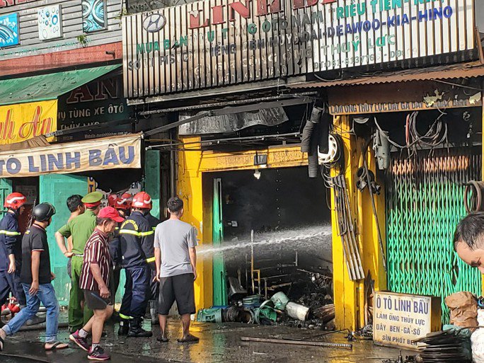 Cháy lớn ở TP Biên Hoà, đứng xa hàng km vẫn thấy khói - 3