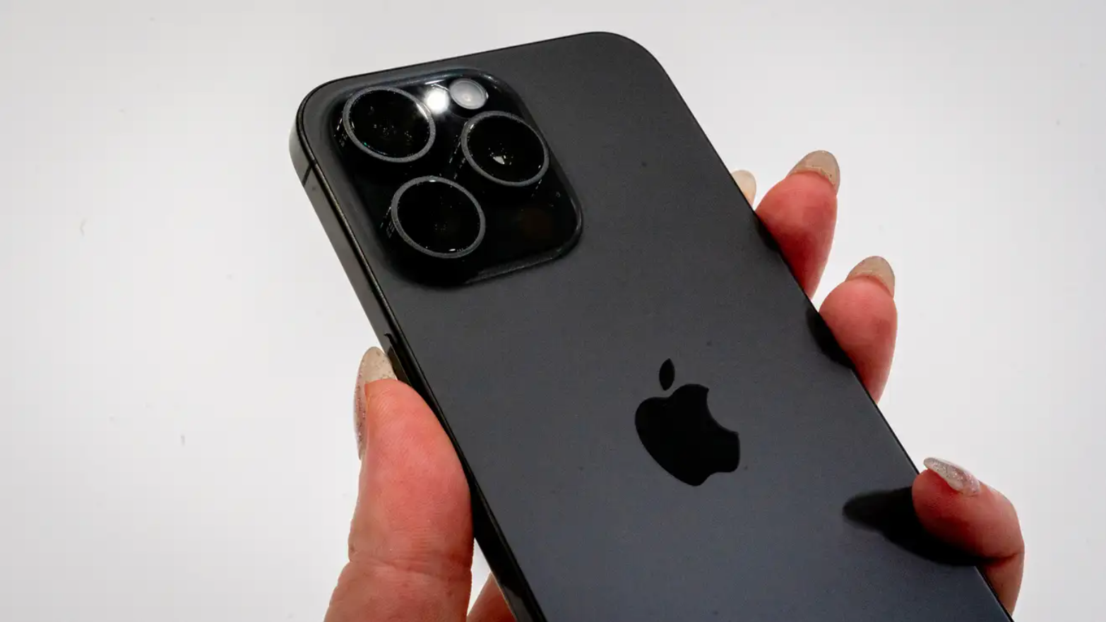 Trên tay iPhone 15 Pro Max đẳng cấp xịn sò nhất lúc này - 8