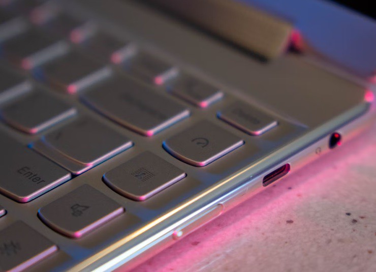 Lenovo Yoga 9i: Laptop &#34;biến hình&#34; với màn hình OLED 4K, loa xịn - 7