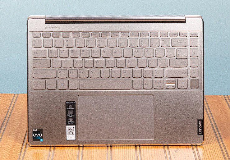 Lenovo Yoga 9i: Laptop &#34;biến hình&#34; với màn hình OLED 4K, loa xịn - 4
