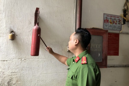 TP HCM: Cư xá không có báo cháy tự động, dân đánh kẻng để báo hoả hoạn