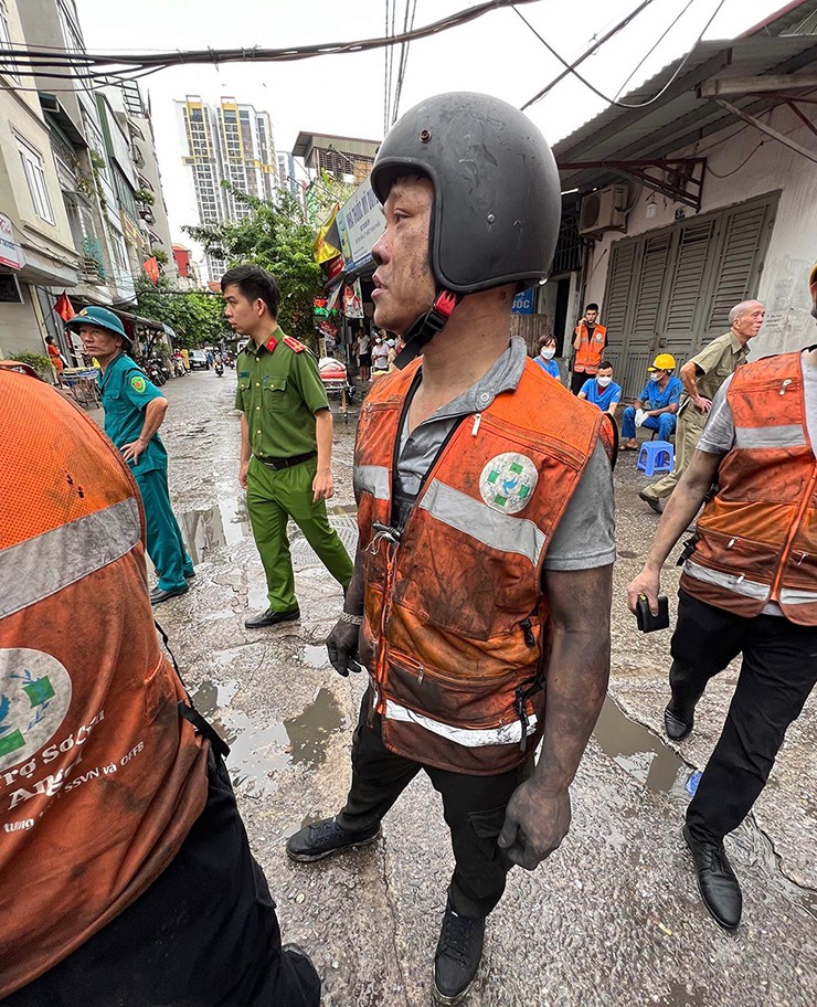 Vụ cháy 56 người tử vong: “Ánh đèn flash từ điện thoại các nạn nhân vẫn bật, nhưng...” - 5