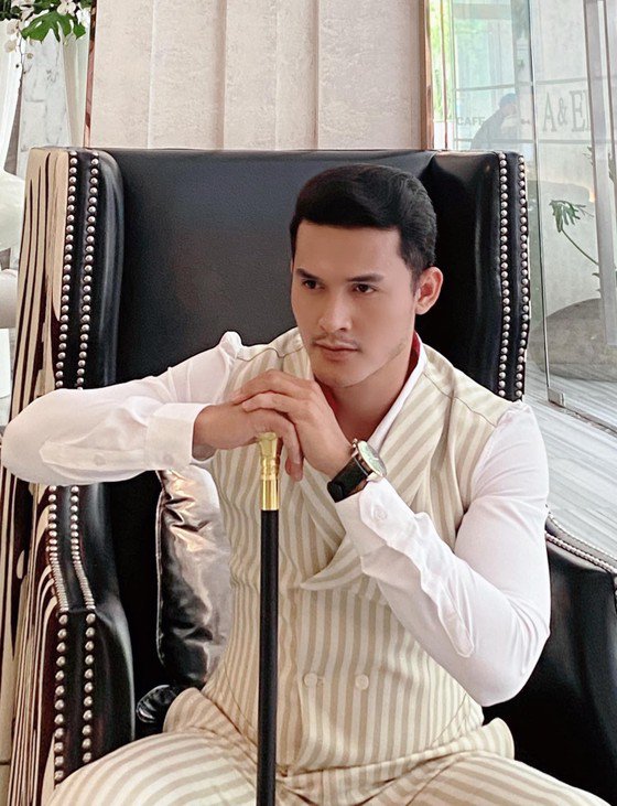 Nam chính phim &#34;Tình đầu&#34; hé lộ cảnh quay khó nhất với bạn diễn là...gối ôm - 5