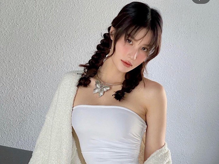 Diễm My sinh năm 1990, là nữ diễn viên nổi tiếng trên màn ảnh Việt qua nhiều bộ phim điện ảnh và truyền hình ăn khách như: Để Mai Tính 2, Tốc Độ & Đường Cong, Tình Yêu Và Tham Vọng, Gái Già Lắm Chiêu (2016). 
