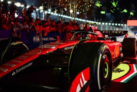 Đua xe F1, Singapore GP: Chiến thắng kịch tính của Sainz trên đường phố Singapore