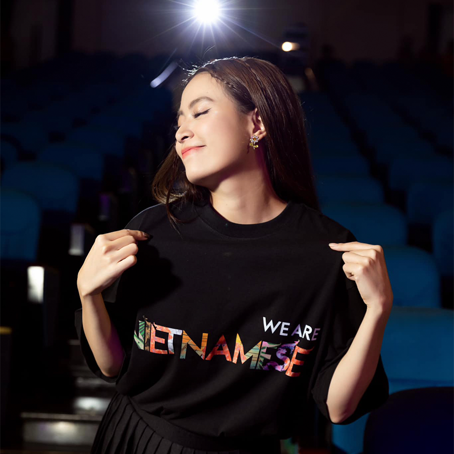 Ca sĩ Hoàng Thùy Linh trong họp báo ra mắt concert đầu tay.
