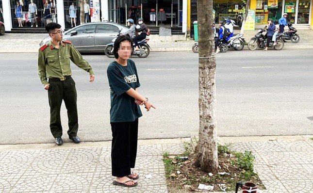 Ghen tuông dẫn đến xô xát, vợ trẻ đâm chồng tử vong - 1