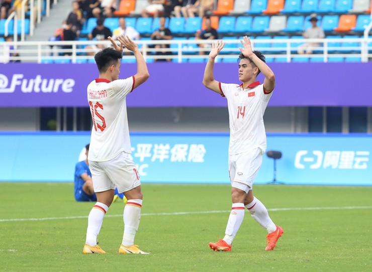 U23 Việt Nam thắng U23 Mông Cổ, cầu thủ bị HLV &#34;sấy&#34; vì 2 sai lầm đáng trách - 1